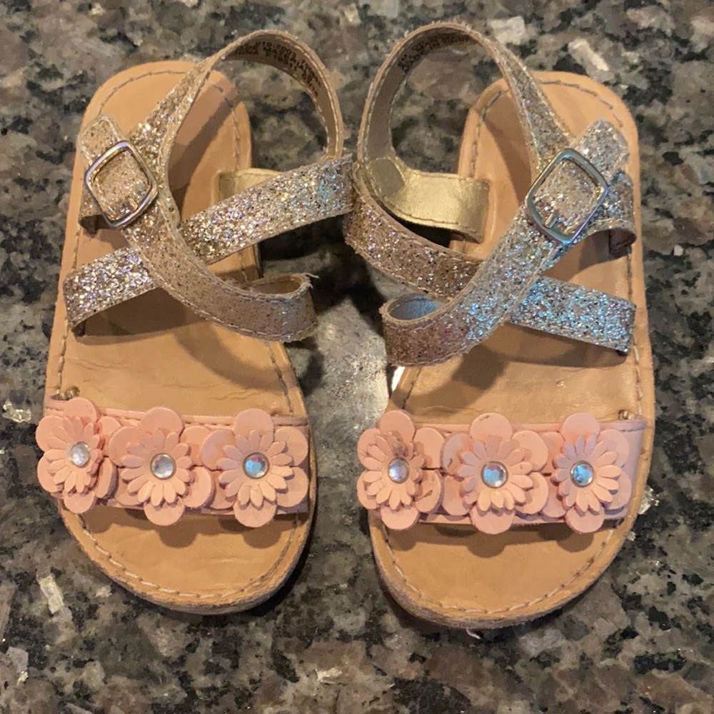 Girl’s sandal size 6 toddler
